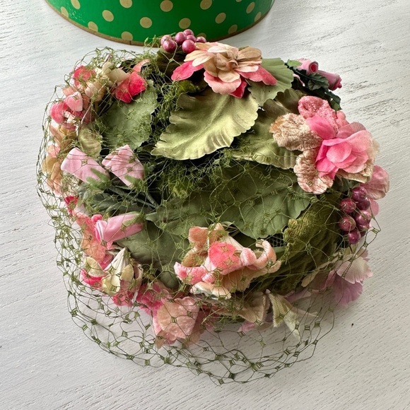 BERESFORD,WOMENS ROUND PILLBOX HAT WITH PINK VELVET FLOWERS & DARK GREEN LEAVES. - Picture 10 of 11